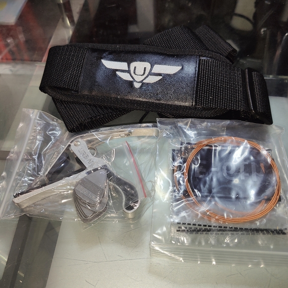 ✔️Guitar strap and more - Picture 1 of 3